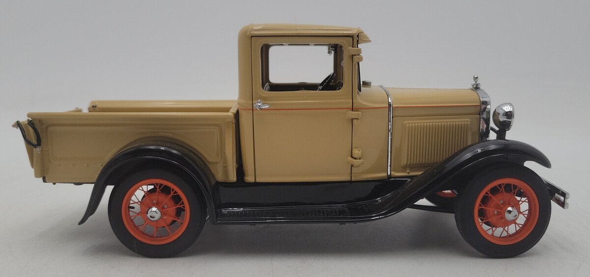 Danbury Mint 1:24 Scale 1931 Ford Model A Pickup Truck EX/Box
