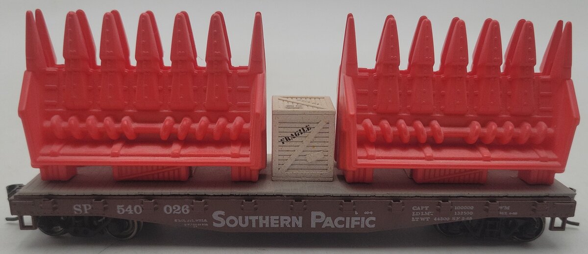 Athearn HO Scale Southern Pacific Flatcar #540026 W/ Load VG