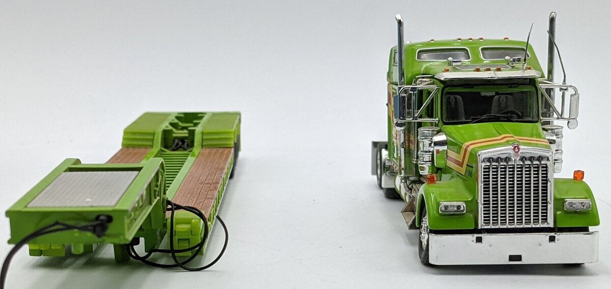 Tonkin 1:50 Diecast Kenworth W900L w/Sleeper St. Germain Green NIB