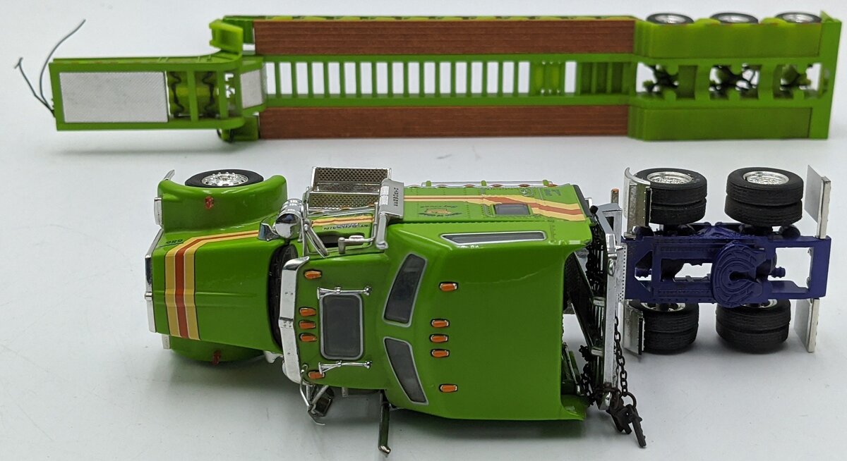 Tonkin 1:50 Diecast Kenworth W900L w/Sleeper St. Germain Green NIB
