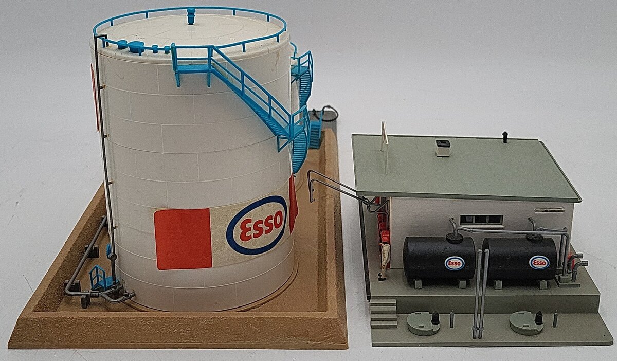 Kibri HO Scale Assorted Esso Buildings: 9900-9901, B-9808 [2] EX