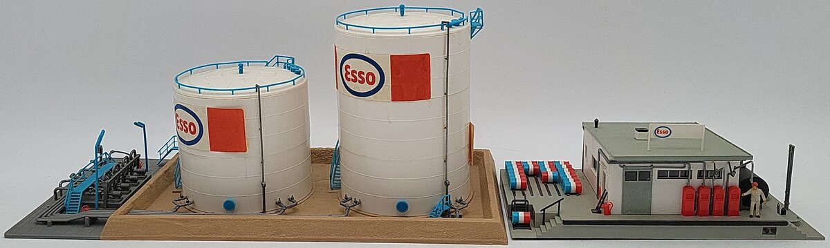 Kibri HO Scale Assorted Esso Buildings: 9900-9901, B-9808 [2] EX