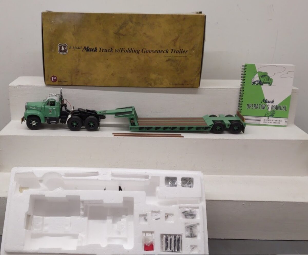 First Gear 49-0028 1:25 Mack B-Model w/Folding Gooseneck Trailer - Forestry LN/Box