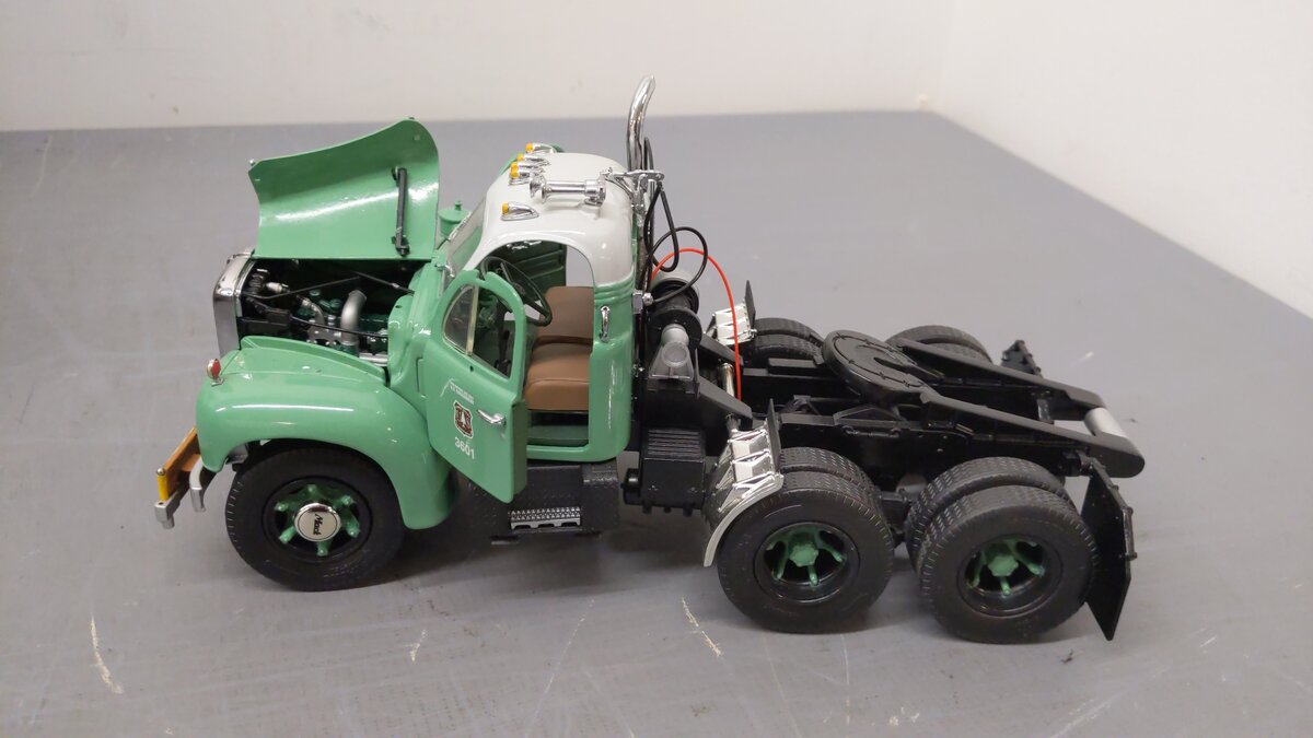 First Gear 49-0028 1:25 Mack B-Model w/Folding Gooseneck Trailer - Forestry LN/Box