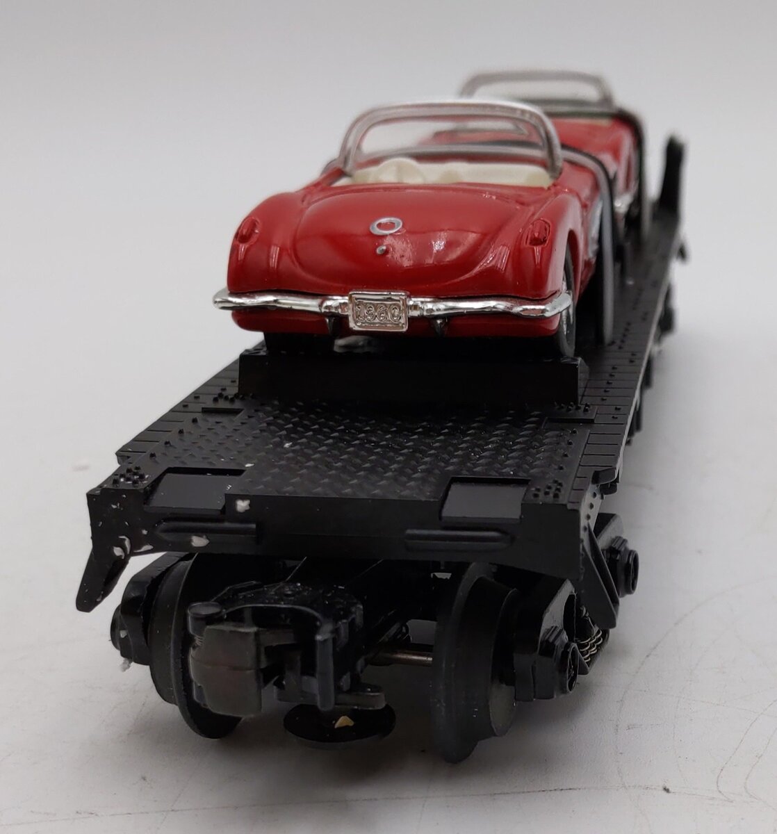 MTH 30-7624 O Gauge Auto Transport Flatcar with 2 Ertl '64 Corvettes #19640 LN/Box
