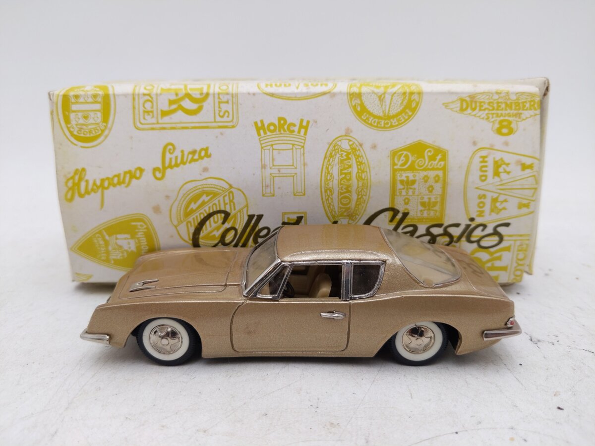 Collector's Classics 104532 1:43 1964 Studebaker Avanti EX/Box