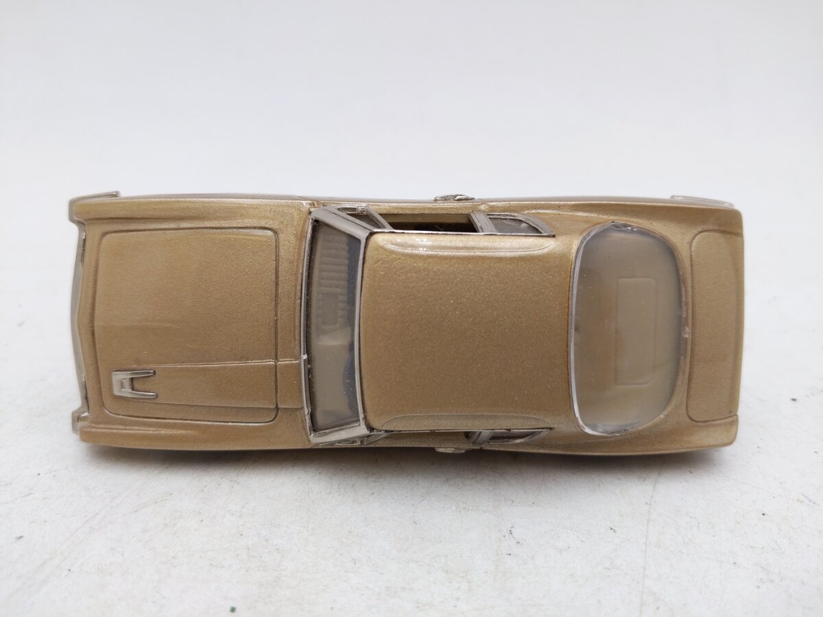 Collector's Classics 104532 1:43 1964 Studebaker Avanti EX/Box