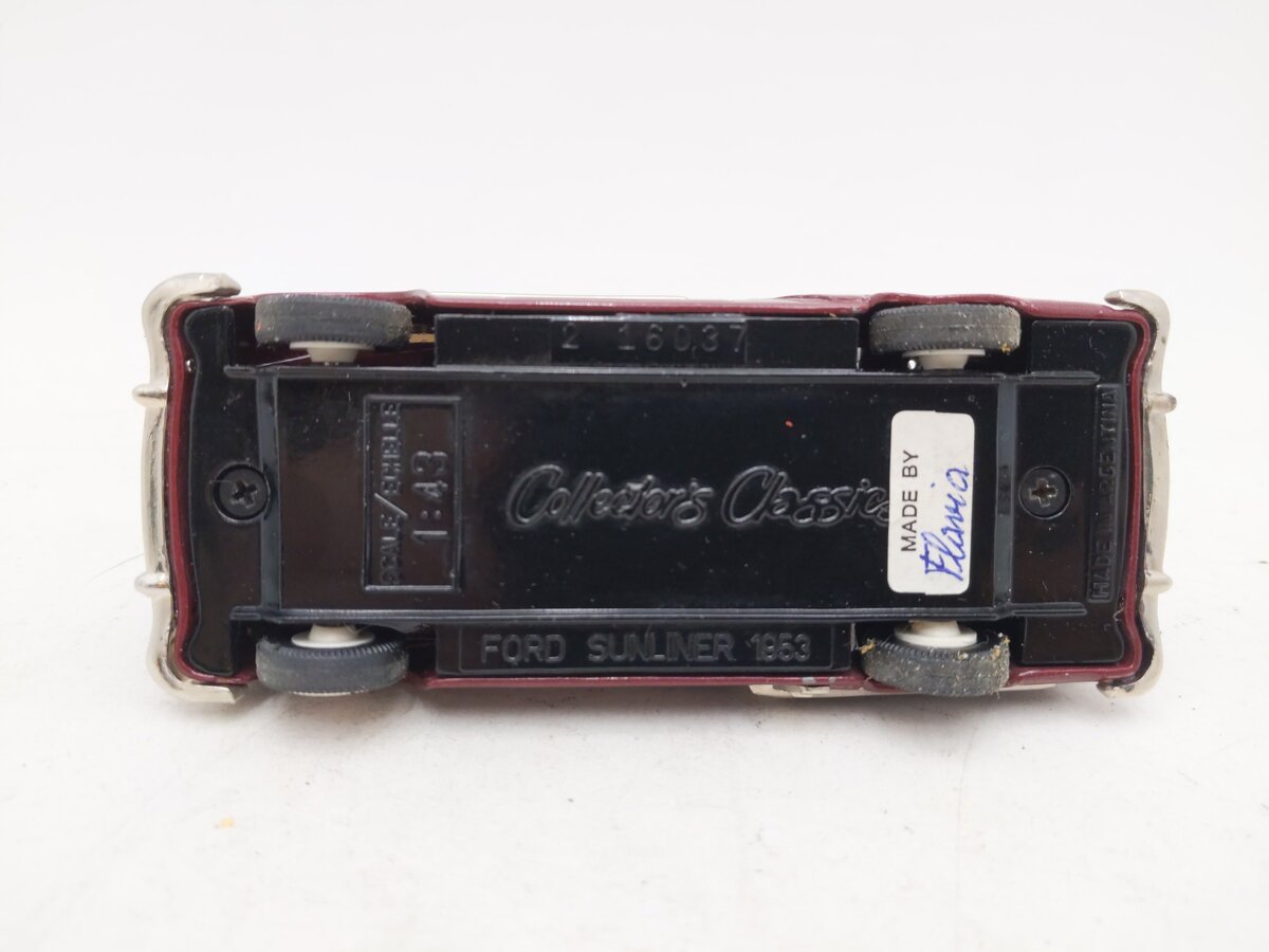 Collector's Classics 218299 1:43 1953 Ford Sunliner EX/Box