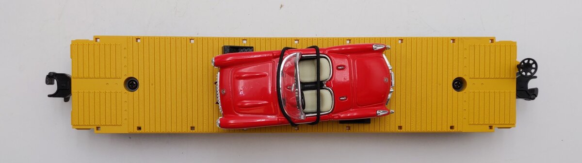 MTH 33-7603 O Gauge Chessie Flatcar w/ Corvette #81130 LN/Box