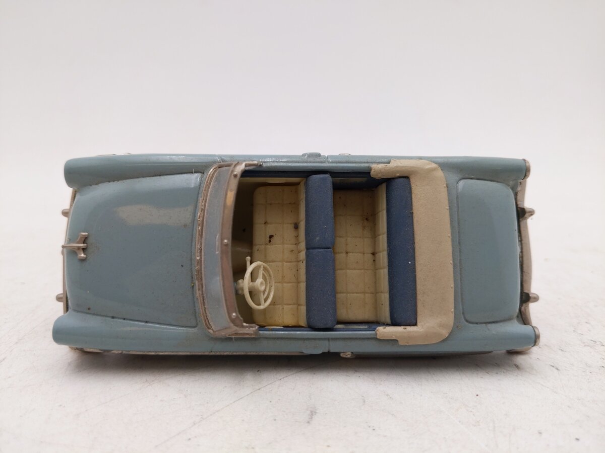 Collector's Classics 205898 1:43 1953 Ford Sunliner EX