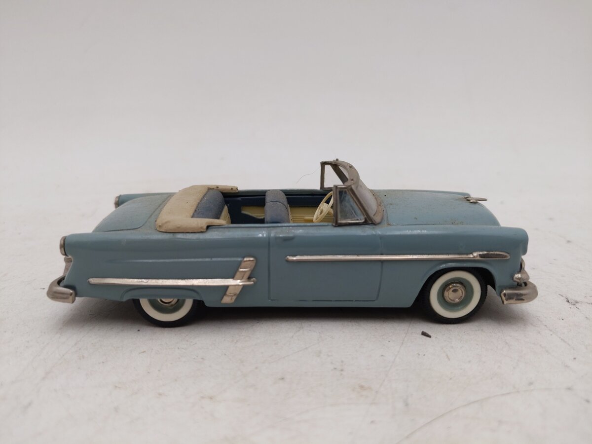 Collector's Classics 205898 1:43 1953 Ford Sunliner EX