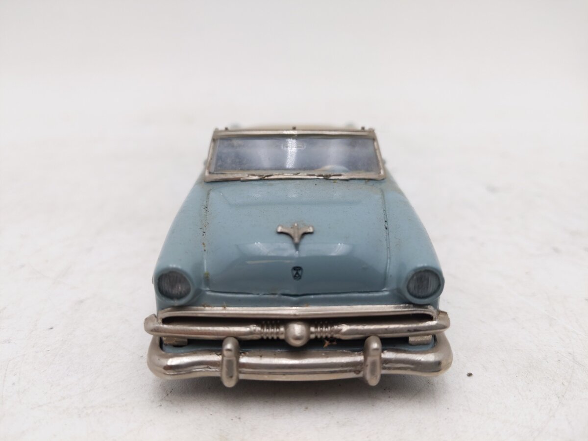 Collector's Classics 205898 1:43 1953 Ford Sunliner EX