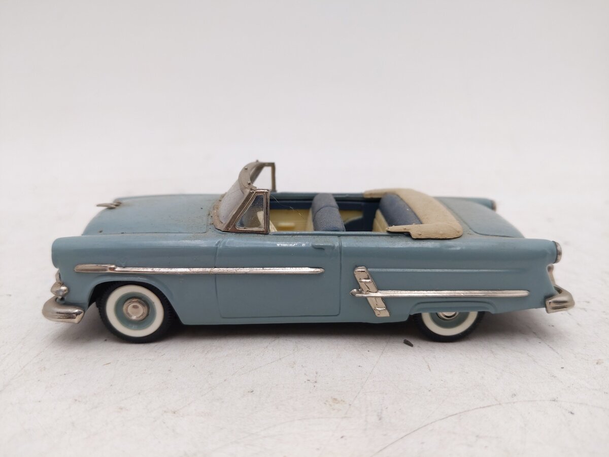 Collector's Classics 205898 1:43 1953 Ford Sunliner EX