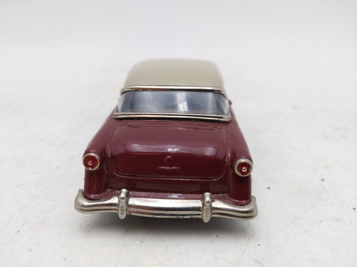 Collector's Classics 218299 1:43 1953 Ford Sunliner EX