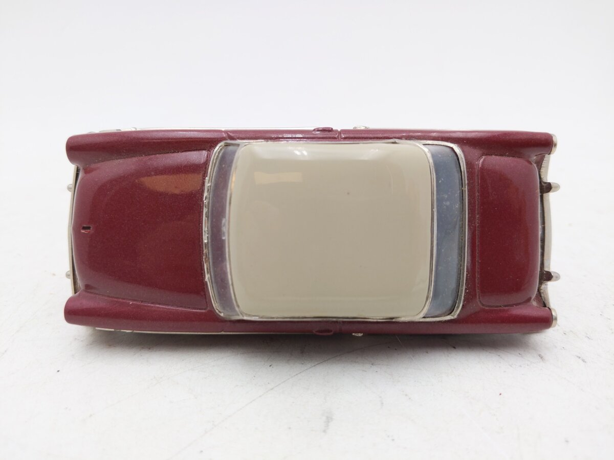 Collector's Classics 218299 1:43 1953 Ford Sunliner EX