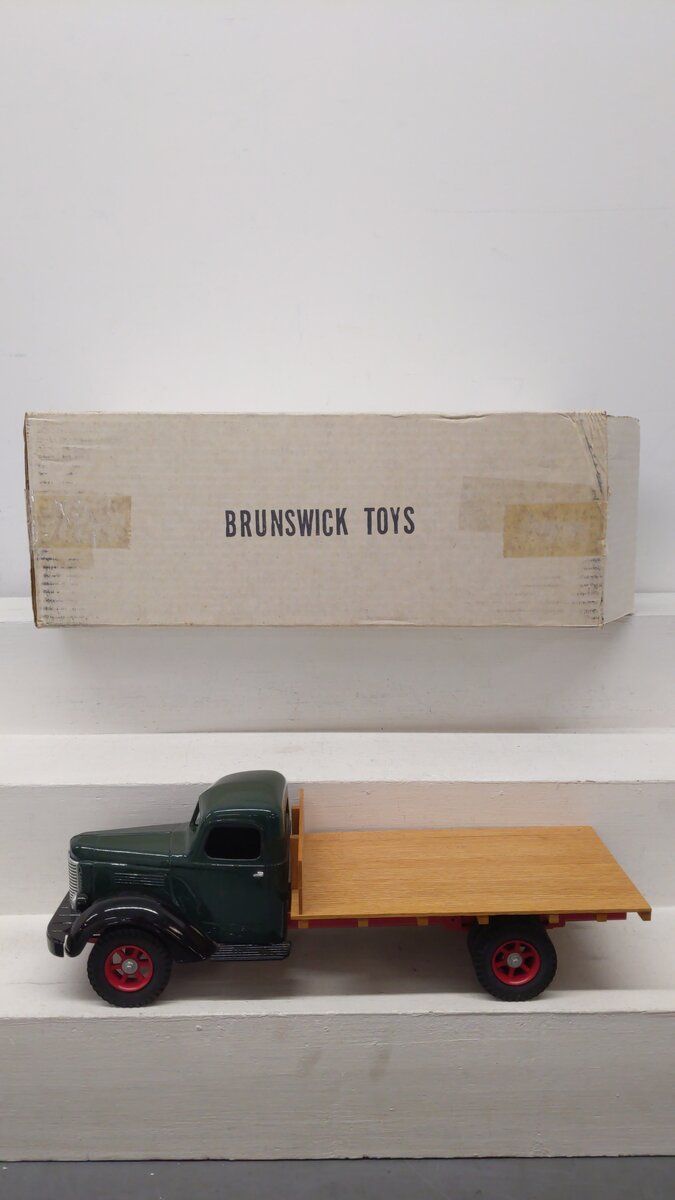 Brunswick Toys K-7 1:16 Scale International Flatbed Truck IH International EX/Box