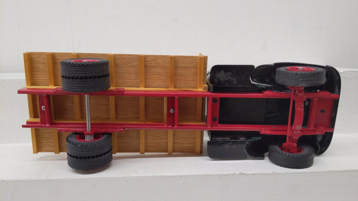 Brunswick Toys K-7 1:16 Scale International Flatbed Truck IH International EX/Box