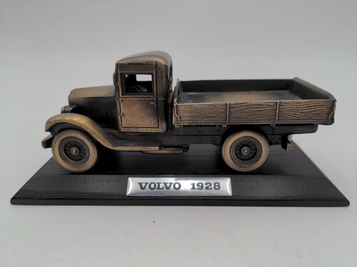 Volvo Merchandise Corp Volvo 1928 Automobile Desk Paperweight VG