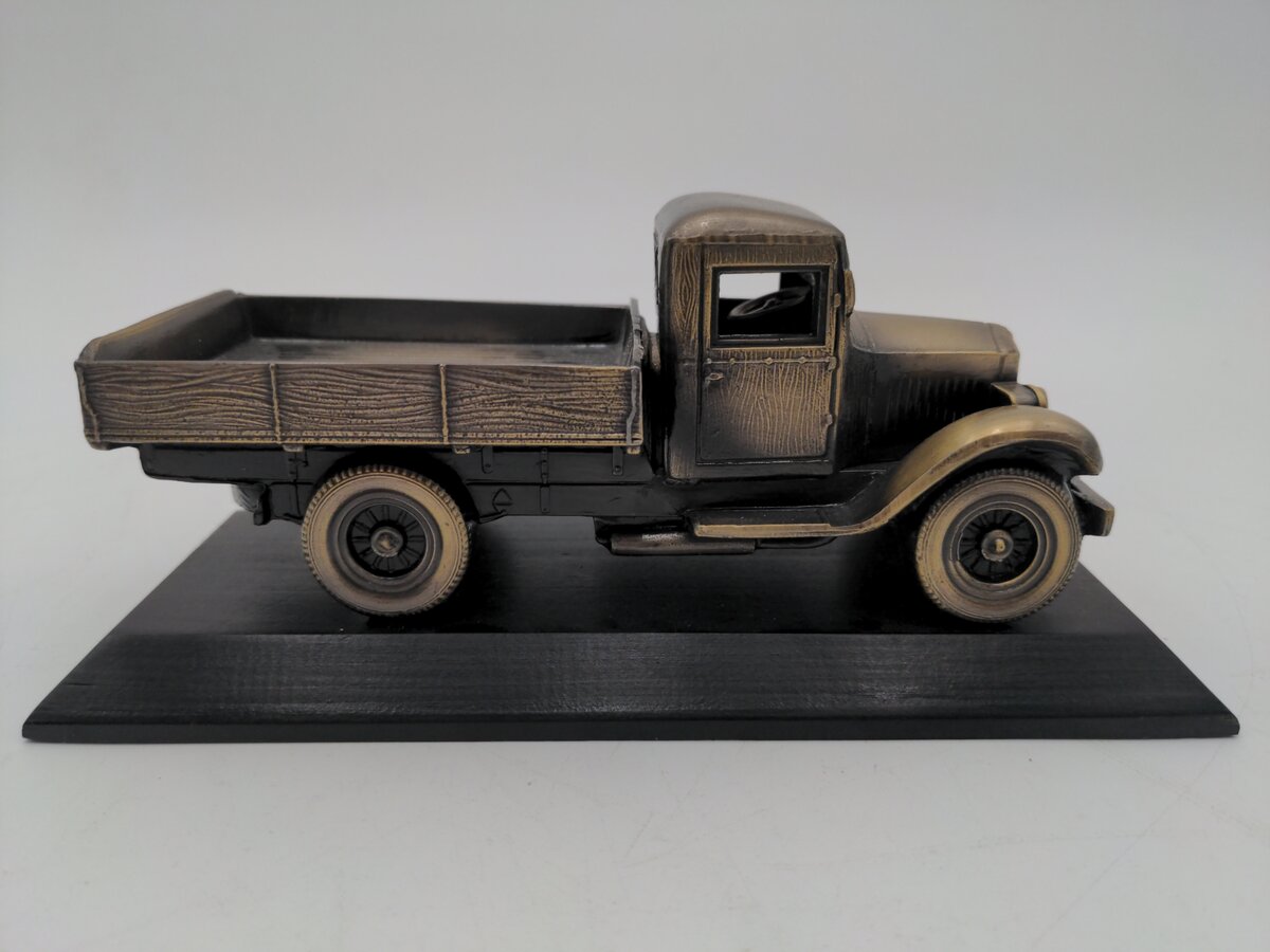 Volvo Merchandise Corp Volvo 1928 Automobile Desk Paperweight VG