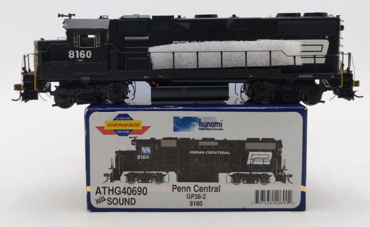 Athearn ATHG40690 HO Scale Penn Central GP38-2 Diesel Locomotive #8160 w/ Sound LN/Box