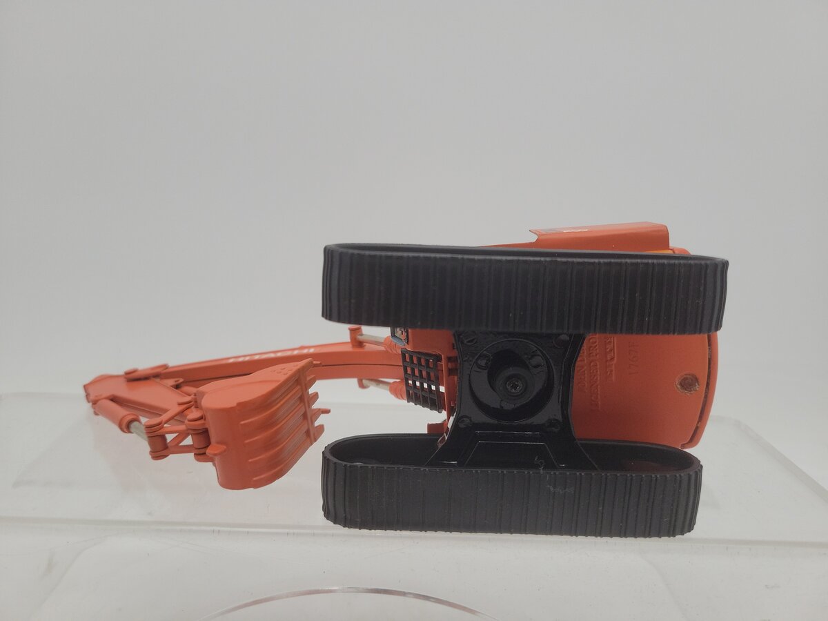 Ertl 1767F 1:50 Scale Orange Hitachi EX 200 Forester Excavator Diecast EX