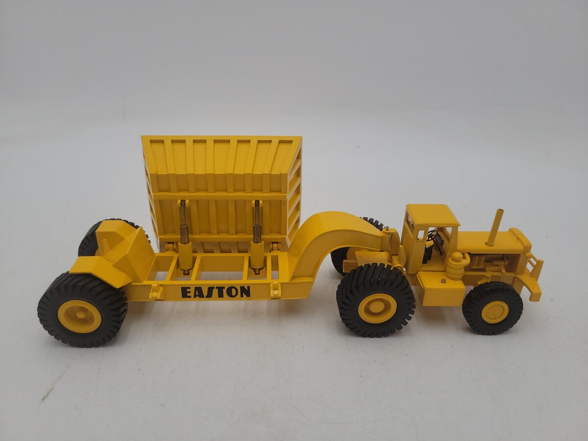 EMD DW20 1:50 Scale Caterpillar CAT DW20 Tractor With Easton Side Dump Trailer EX/Box