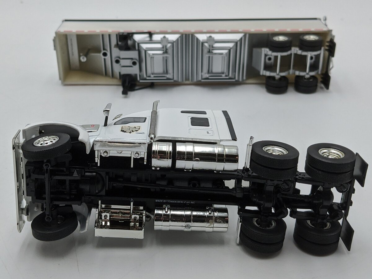 Tonkin 1:50 Diecast Kenworth W990 w/Sleeper Grain Trailer NIB