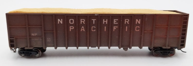 Deluxe Innovations 10510 N Scale Weathered NP 100t Wood Chip Car #119873 VG/Box