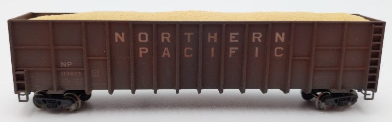 Deluxe Innovations 10510 N Scale Weathered NP 100t Wood Chip Car #119873 VG/Box