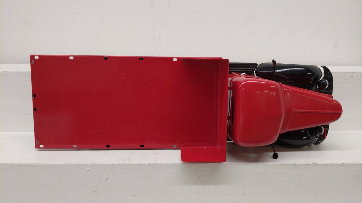 Brunswick Toys 552 1:16 Scale "Brunswick Trucking" Red/Black Truck Diecast Model EX/Box