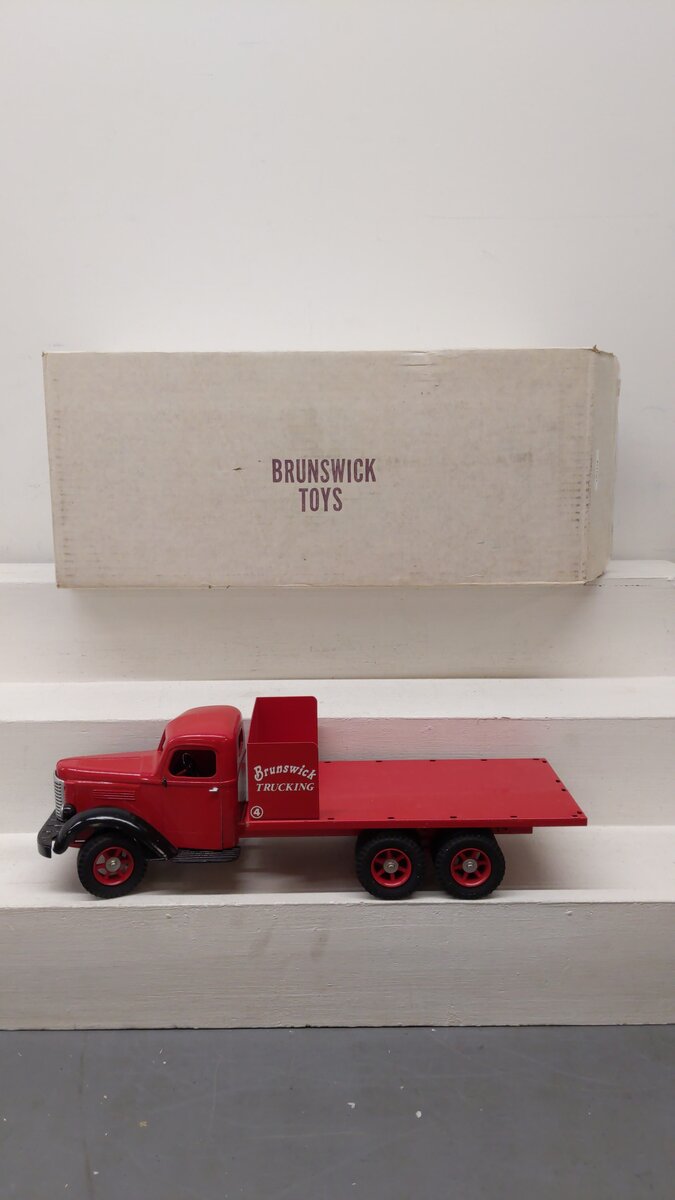 Brunswick Toys 552 1:16 Scale "Brunswick Trucking" Red/Black Truck Diecast Model EX/Box