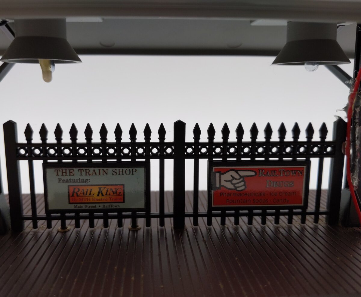 MTH 30-9006 O Gauge Passenger Station Platform (Gray Roof/Brown Base) LN/Box