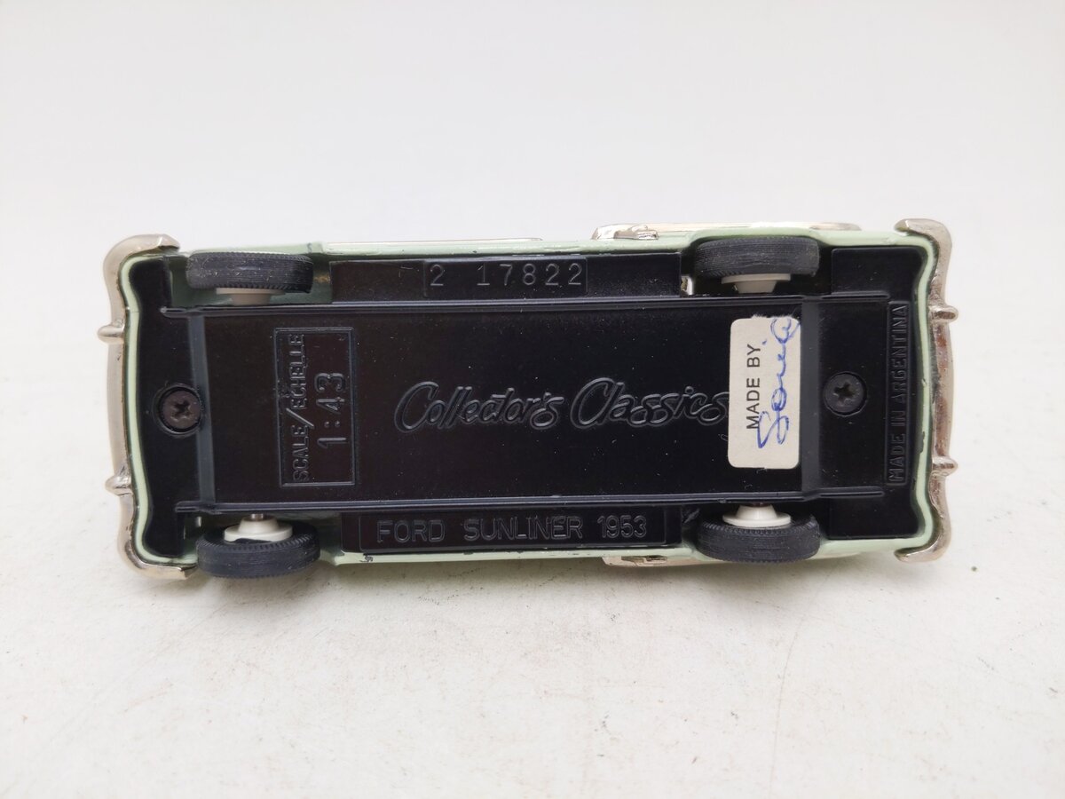 Collector's Classics 17822 1:43 1953 Ford Sunliner EX