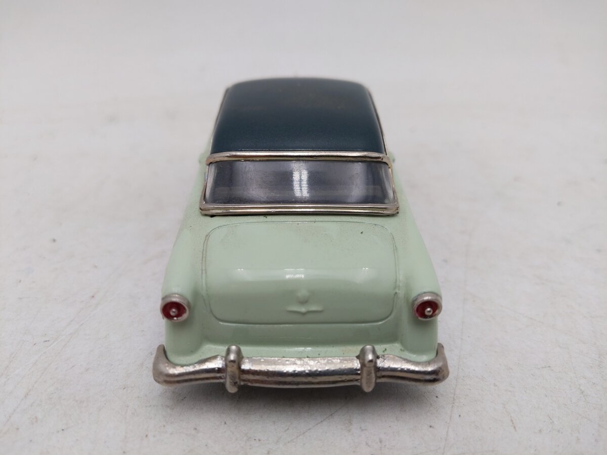 Collector's Classics 17822 1:43 1953 Ford Sunliner EX