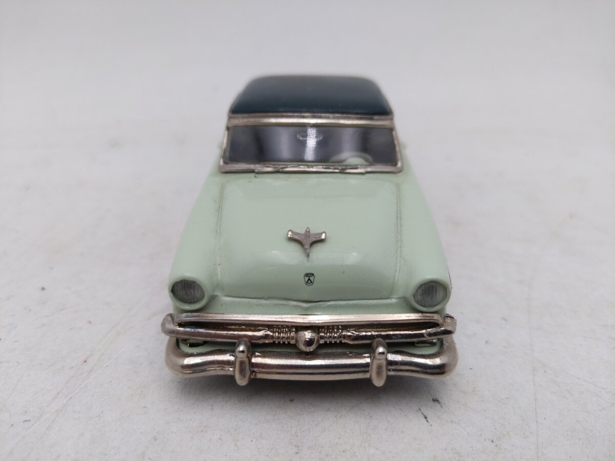 Collector's Classics 17822 1:43 1953 Ford Sunliner EX