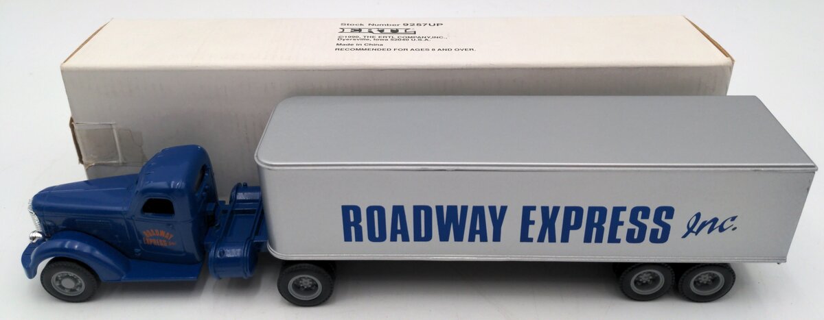 Ertl 9257UP 1:43 Diecast 1947 International KB-12 Cab And Semi Trailer LN/Box