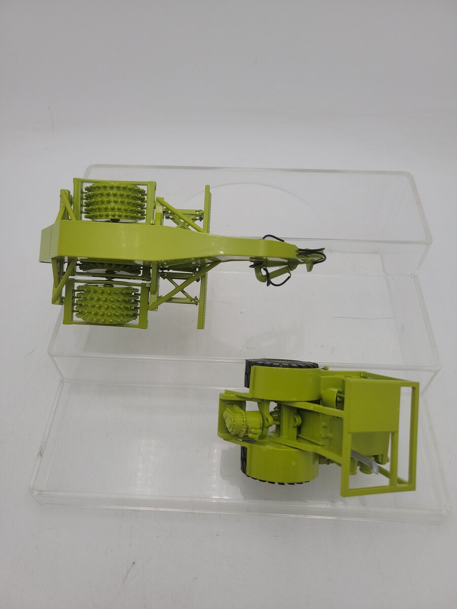 RR Models 454 1:50 Scale Euclid Southwest Vibrant Green 3 Drum Compactor W/Blade EX/Box