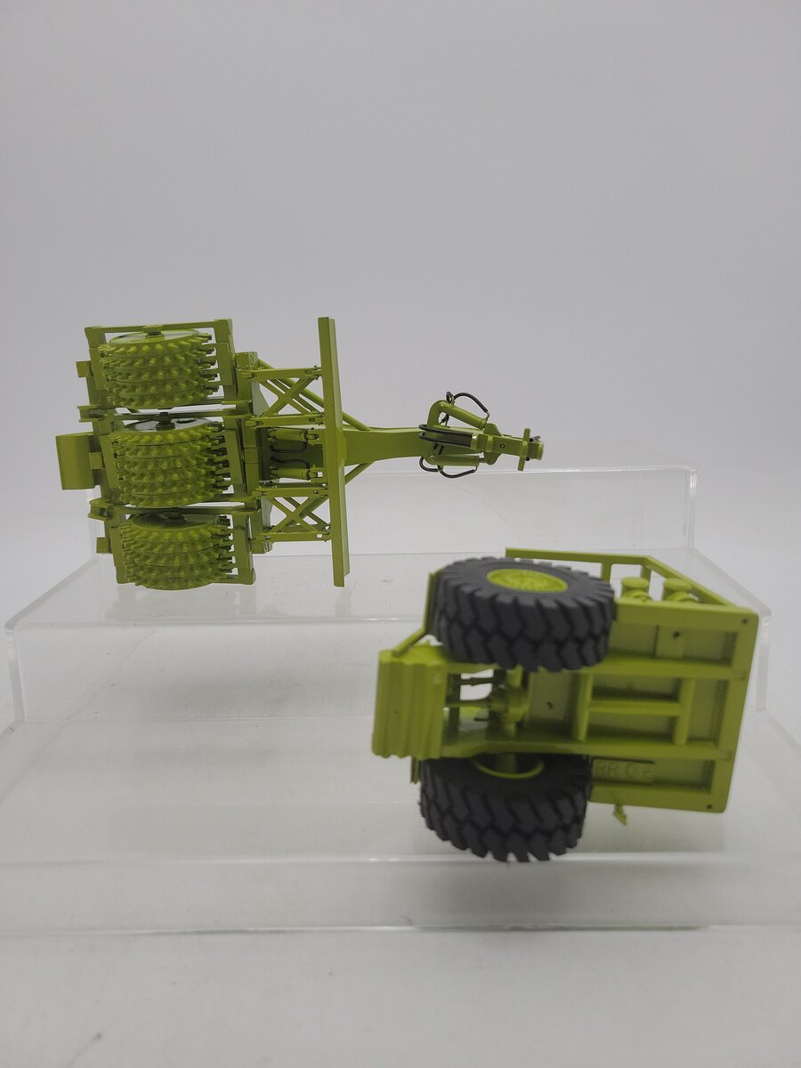 RR Models 454 1:50 Scale Euclid Southwest Vibrant Green 3 Drum Compactor W/Blade EX/Box
