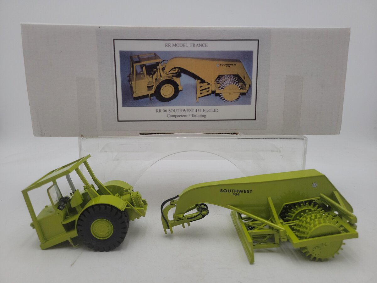 RR Models 454 1:50 Scale Euclid Southwest Vibrant Green 3 Drum Compactor W/Blade EX/Box