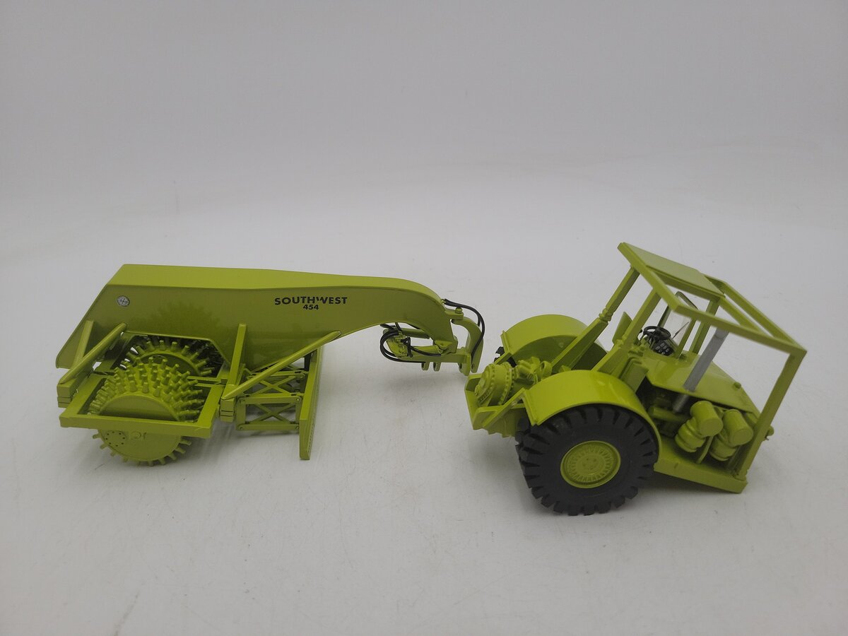 RR Models 454 1:50 Scale Euclid Southwest Vibrant Green 3 Drum Compactor W/Blade EX/Box