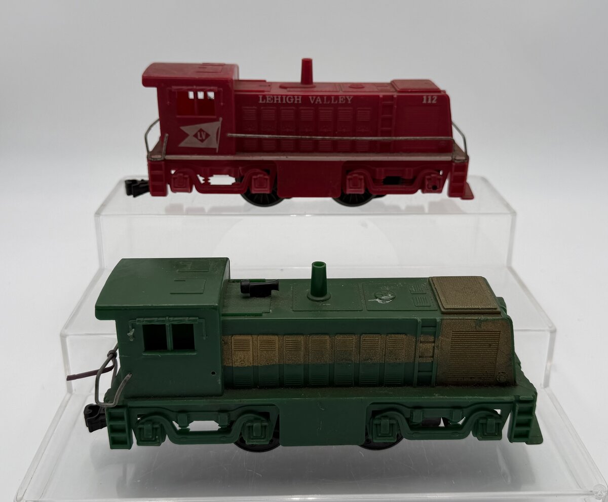 Marx Vintage O Diesel Switcher Locomotives: 112 & 702 [2]