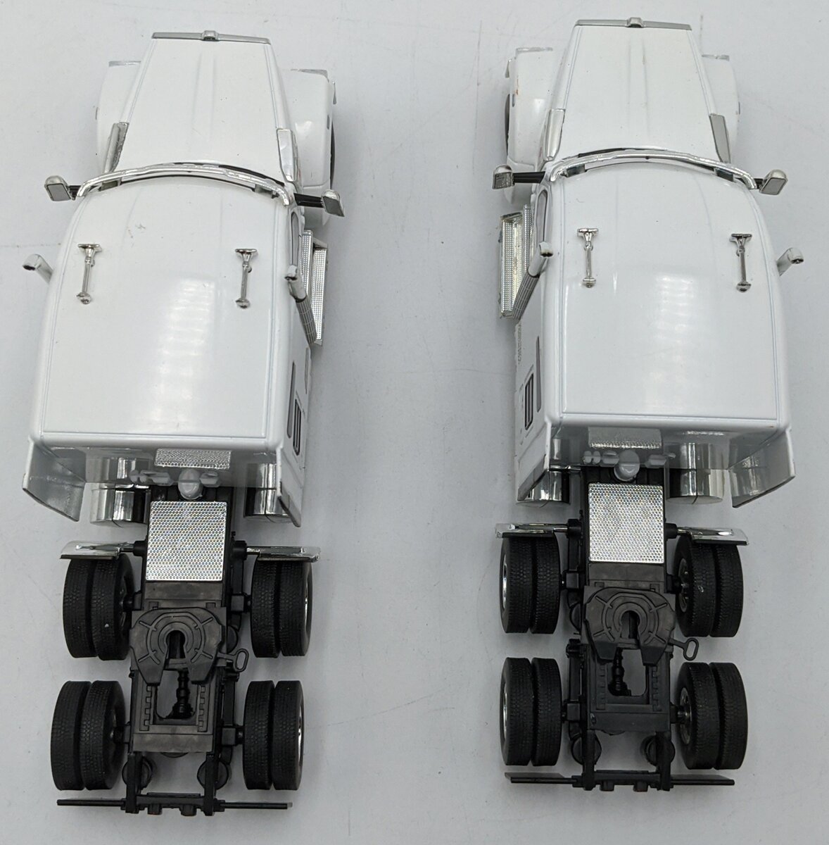 Tonkin 1:50 Diecast Kenworth W990 Sleeper Cab Set of Two - White VG/Box