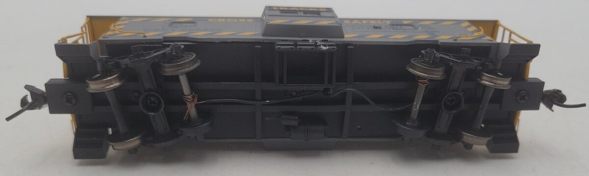Walthers 932-40463 HO Scale CSX International Car Co. Bay Window Caboose #900402 EX/Box