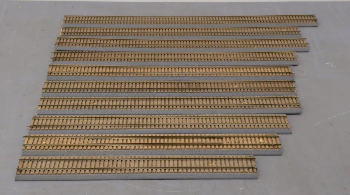 Custom Wood bed HO Scale 13 to 21 inch Straight Track Sections [10] VG