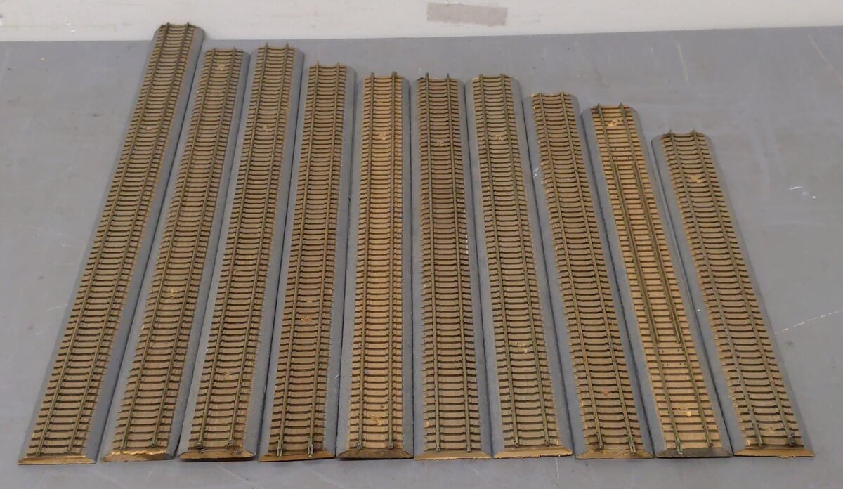 Custom Wood bed HO Scale 13 to 21 inch Straight Track Sections [10] VG
