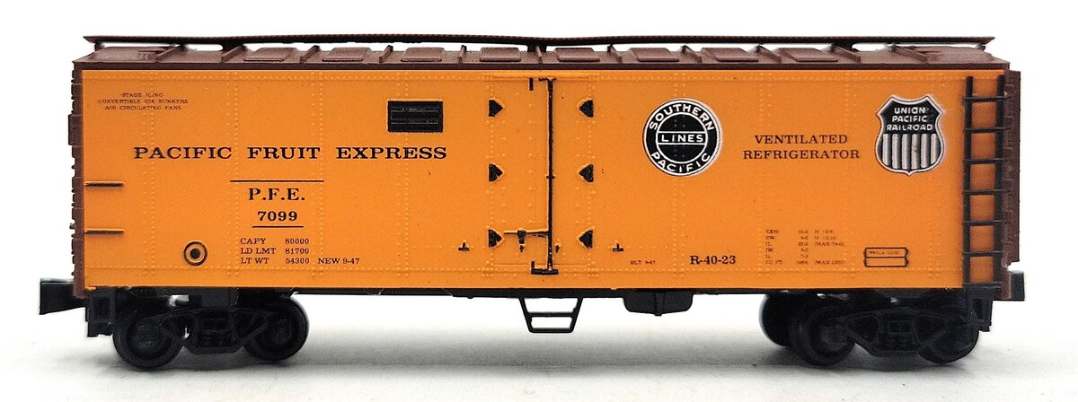 InterMountain 60501-07 N Pacific Fruit Express Steel Sided Ice Bunker #7099 LN