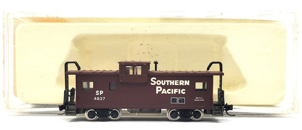 Con-Cor 0001-01261C N Scale Southern Pacific Extended Vision Caboose #4837 EX/Box