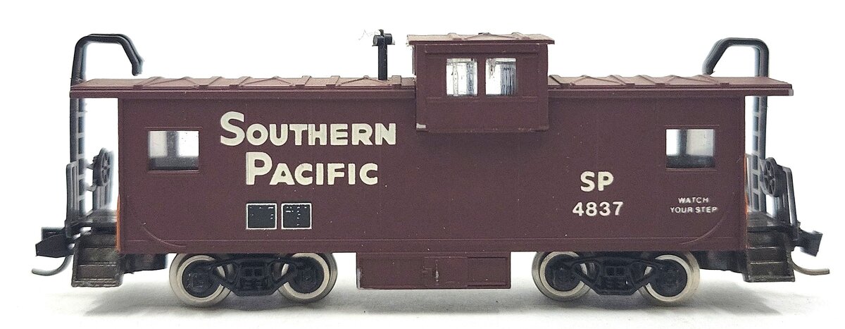 Con-Cor 0001-01261C N Scale Southern Pacific Extended Vision Caboose #4837 EX/Box