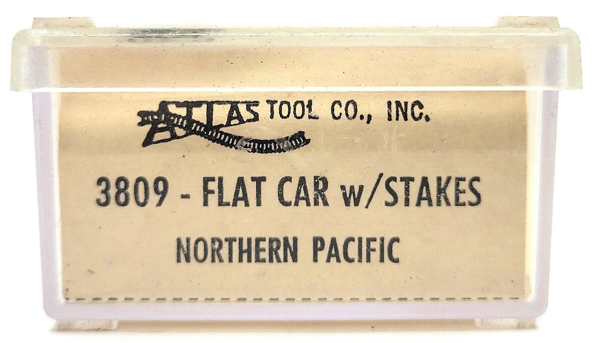 Atlas 3809 N Scale Northern Pacific 50' Flat Car with Stakes #60254 EX/Box
