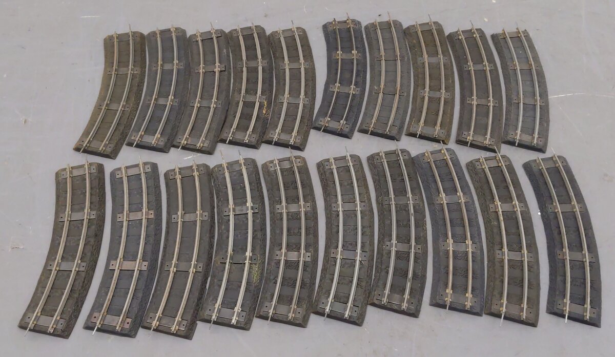 American Flyer 727 Vintage S Curved Rubber Roadbed Sections w/ Track (20) VG